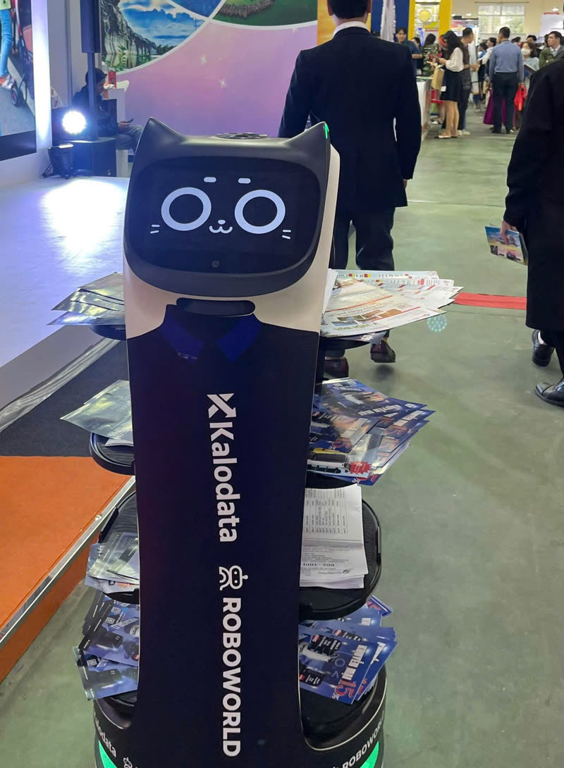 Robot tại hội chợ triển lãm VEC